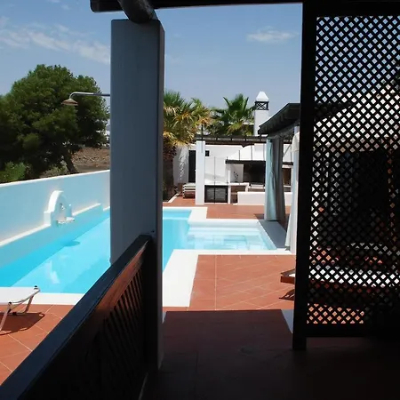 Villa Los Helechos, Villa Con Encanto, Piscina Con Hidromasaje Y Gran Terraza Cubiertarge Covered Terrace *